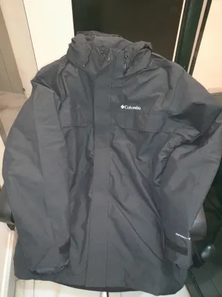 Chaqueta Columbia Negra con Plumifero