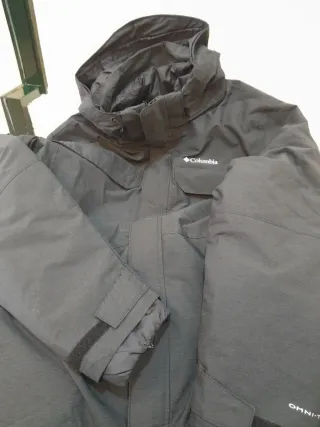 Chaqueta Columbia Negra con Plumifero