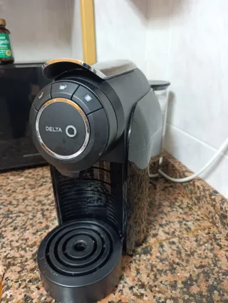 Cafetera Delta Q + 80 cápsulas