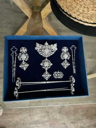Set di gioielli in argento con dettagli in cristallo