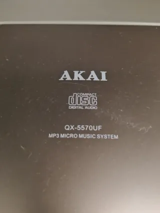 Minicadena Akai Plata y Multicolor