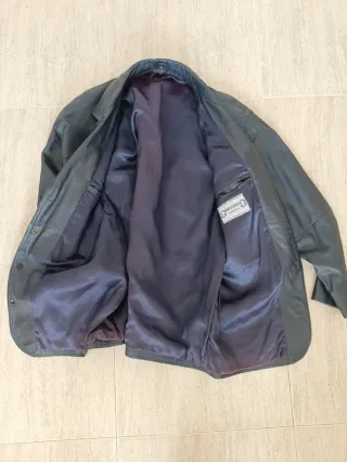 Americana de piel azul marino L Medidas indicadas