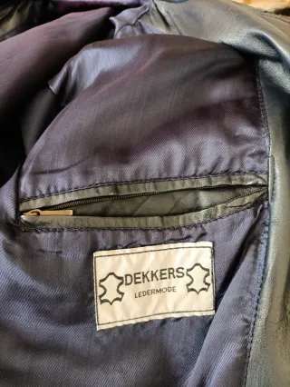 Americana de piel azul marino L Medidas indicadas