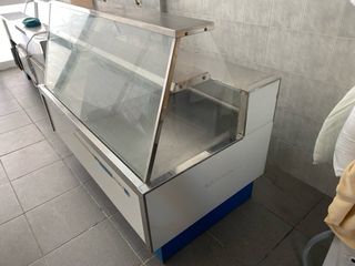 Vitrinas expositoras de cristal y acero