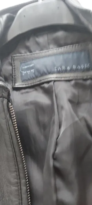 Chaqueta corta de piel negra