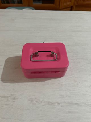 Hucha metálica rosa con llave