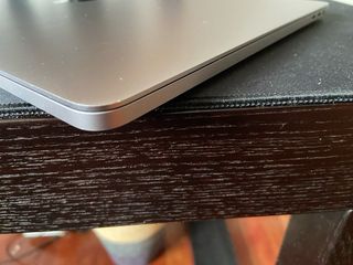 MacBook Pro 15 2017. Tiene los puertos dañados.