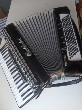 Acordeón Royal Standard Montana
