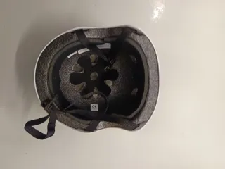 Casco bici / patinete urbano ligero como nuevo