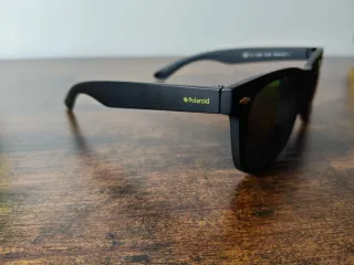 Occhiali da sole Polaroid neri e oro Kids