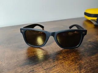 Occhiali da sole Polaroid neri e oro Kids