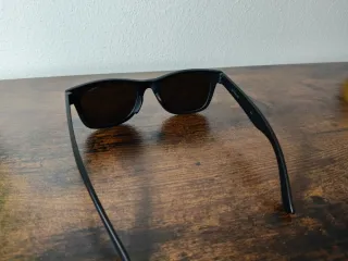 Occhiali da sole Polaroid neri e oro Kids