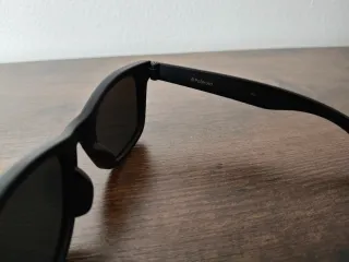 Occhiali da sole Polaroid neri e oro Kids