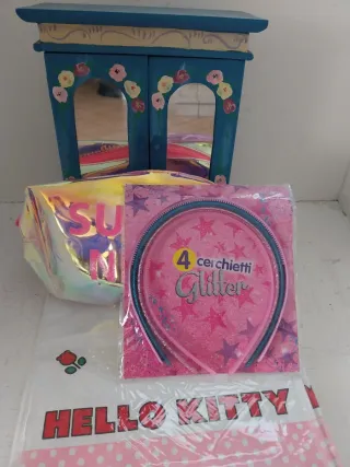 Set giochi bimba: armadietto, borsetta, cerchietti