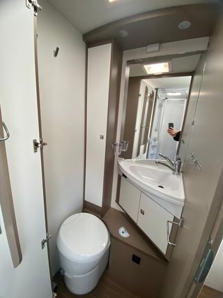 Autocaravana integral !!! SEMINUEVA !!! Cama isla