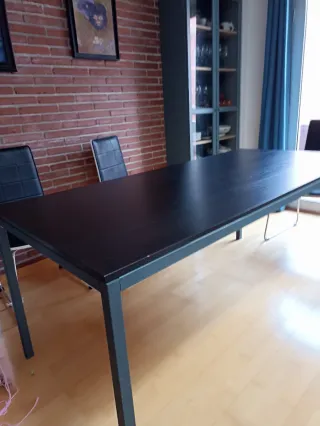 Mesa comedor y 6 sillas negras