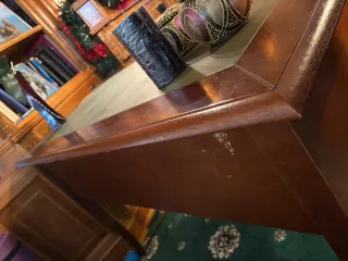 Bureau de madera con tapa de piel