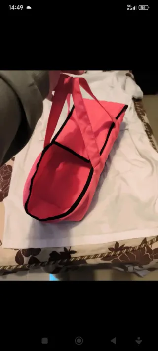 Capazo bebé de juguete rosa