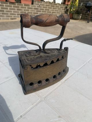 Ferro da stiro antico da collezione