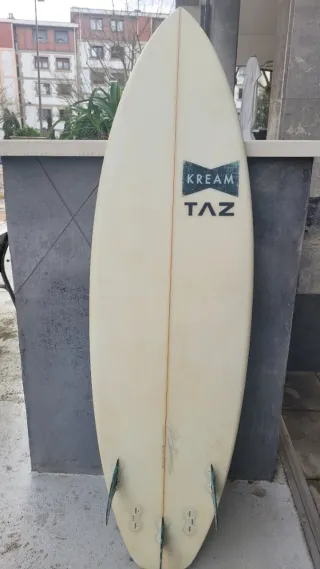 Tabla de surf con funda