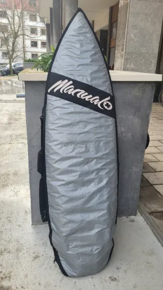 Tabla de surf con funda