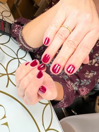 Realizo varias técnicas de uñas