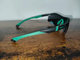 Occhiali da sole Polaroid neri e verdi