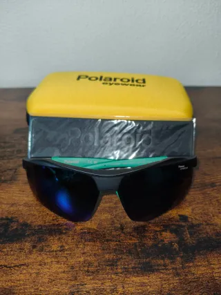 Occhiali da sole Polaroid neri e verdi