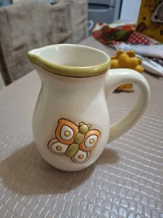 Brocca Thun con farfalla