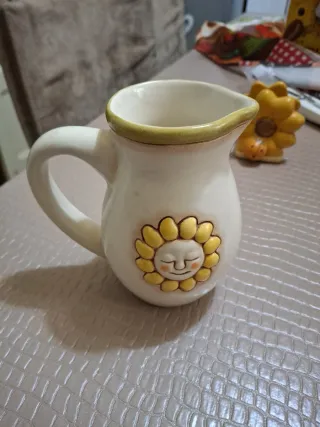 Brocca Thun con farfalla