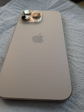 iPhone 16 Pro Max - Dorado/Plateado