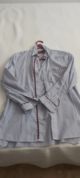 Blusa de rayas azul y blanco