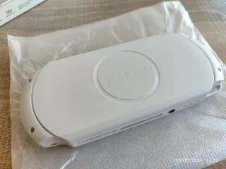 PSP Street Bianca, con scatola e volantini NUOVA