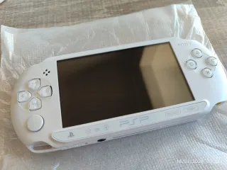 PSP Street Bianca, con scatola e volantini NUOVA