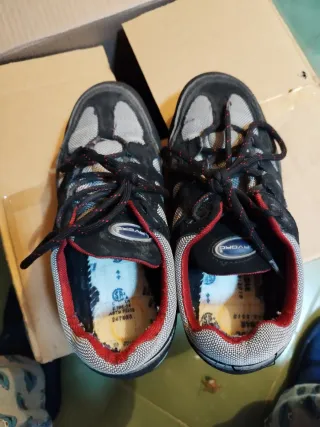 Zapatos de seguridad AVORD negros y grises