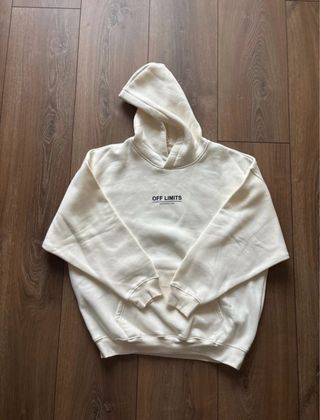 Sudadera Off Limits color crema