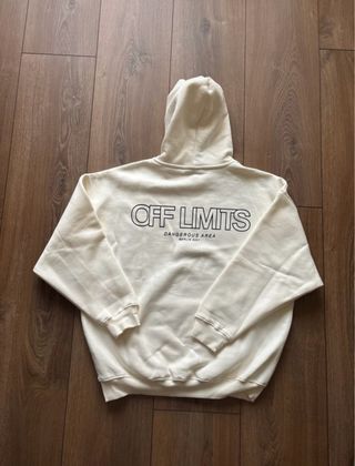 Sudadera Off Limits color crema