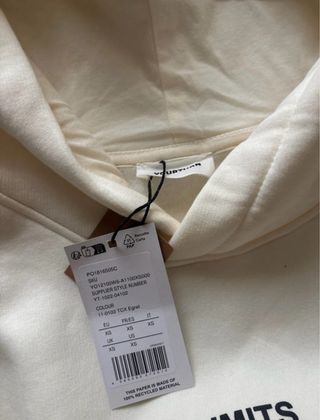 Sudadera Off Limits color crema