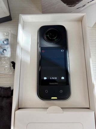 Insta360 X3 + Custodia Subacquea + SD 128GB