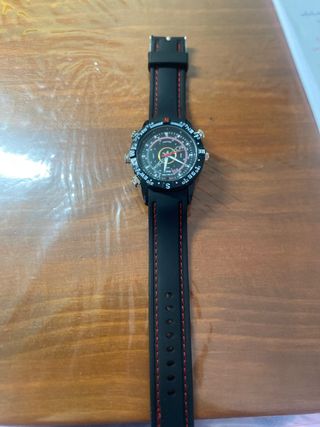 Reloj con cámara y grabadora