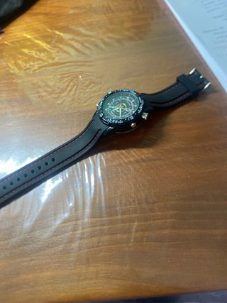 Reloj con cámara y grabadora