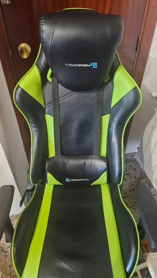 Silla Gamer Newskill Negra y Verde con su caja