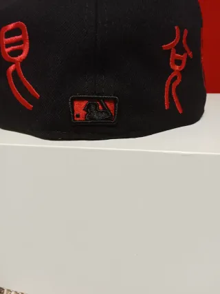 Gorra New Era 59Fifty Negra y Roja Talla 7.3/8