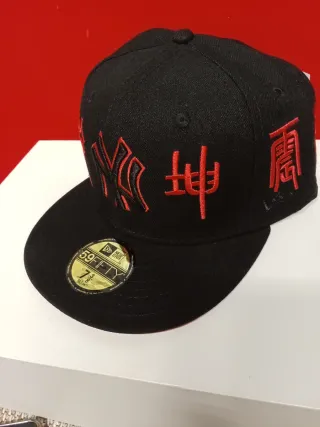 Gorra New Era 59Fifty Negra y Roja Talla 7.3/8
