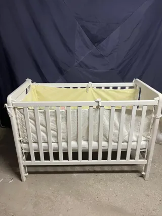 Cuna blanca para bebé