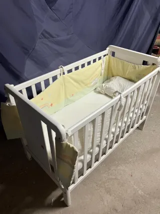 Cuna blanca para bebé