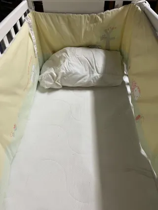 Cuna blanca para bebé