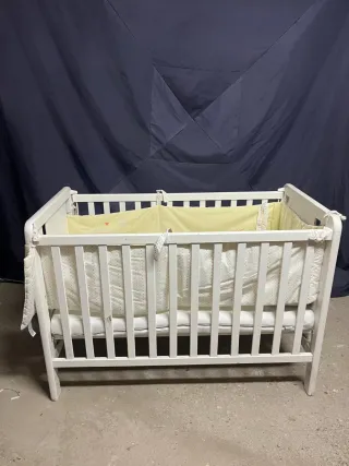 Cuna blanca para bebé