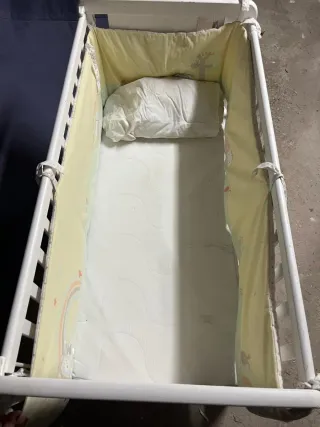 Cuna blanca para bebé