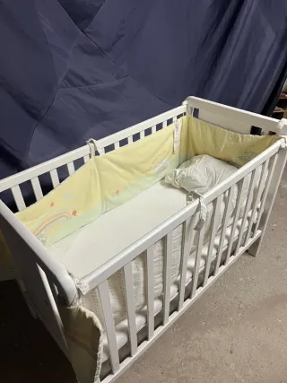 Cuna blanca para bebé